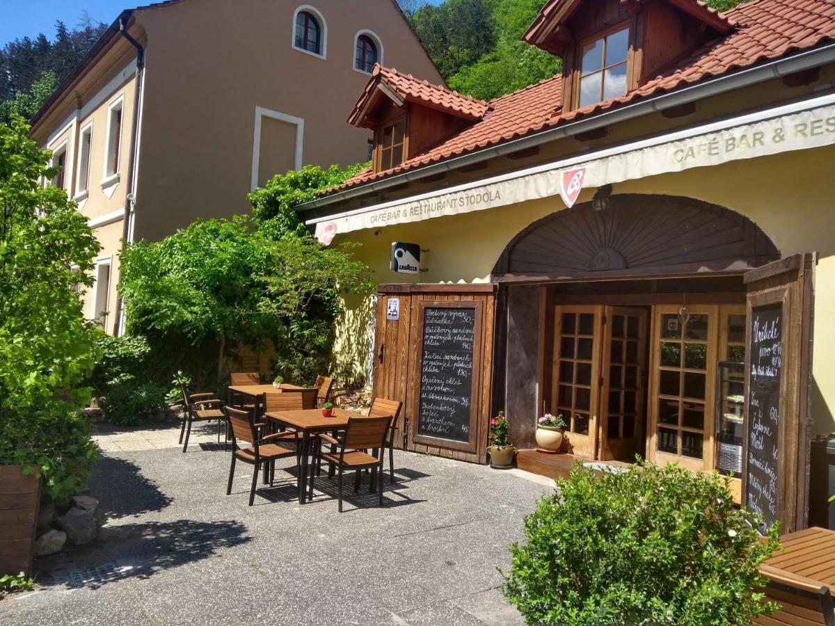 Stodola-Soukromy Apartman Pro Dva S Venkovni Virivkou Karlštejn Kültér fotó